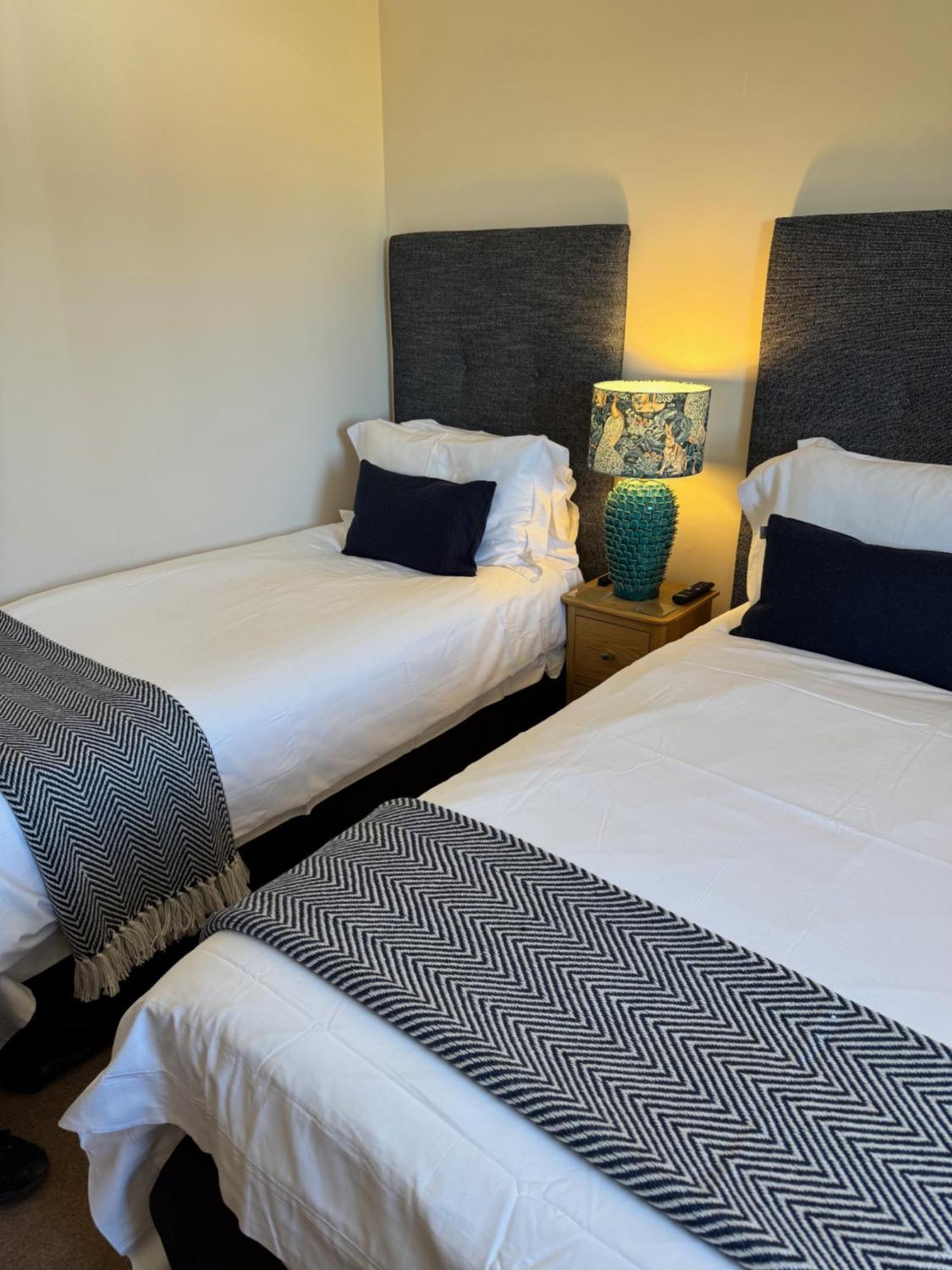 Aaron Glen Guest House Loanhead Eksteriør billede
